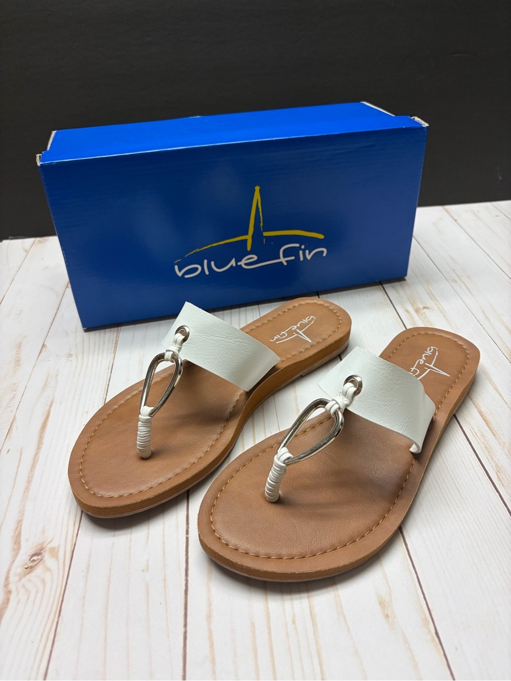 Bluefin White & Silver Sandals Size 7 - Style Fiji